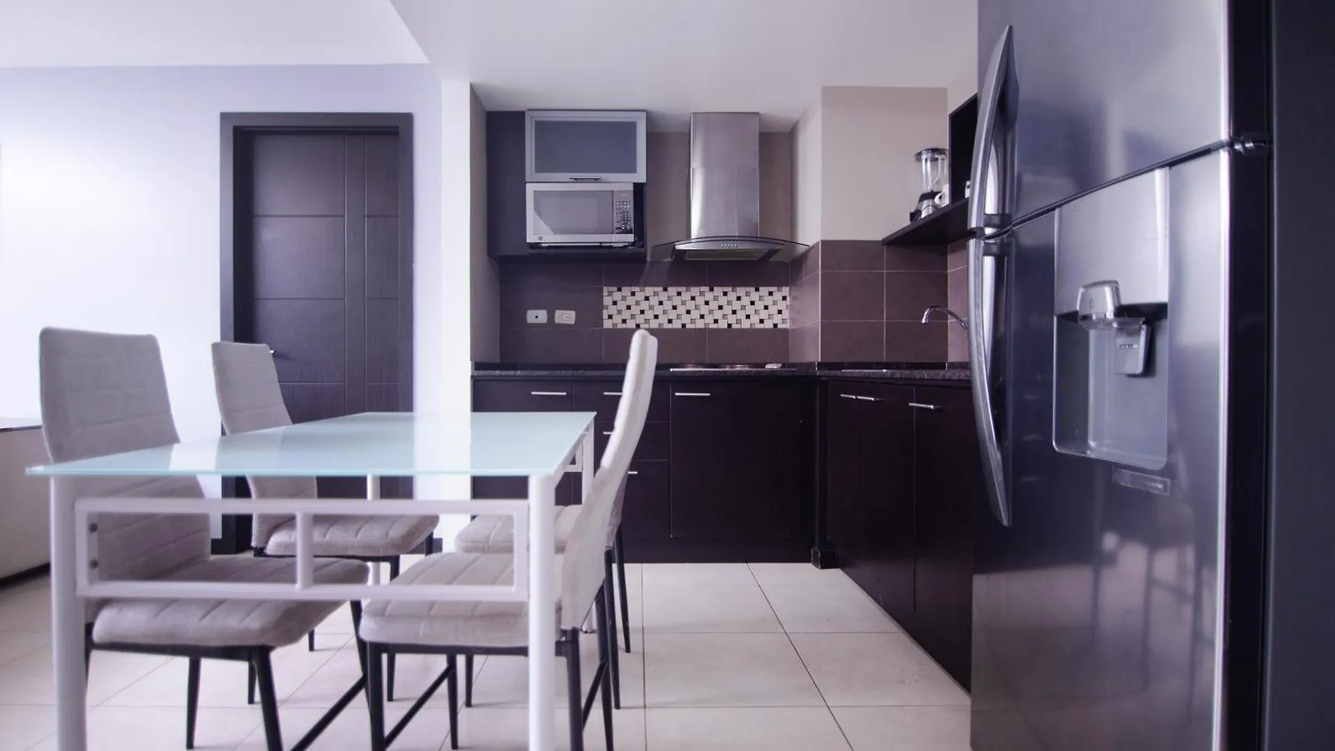 アパート Apartamento 104 Bellini, Puerto Santa Ana, グアヤキル